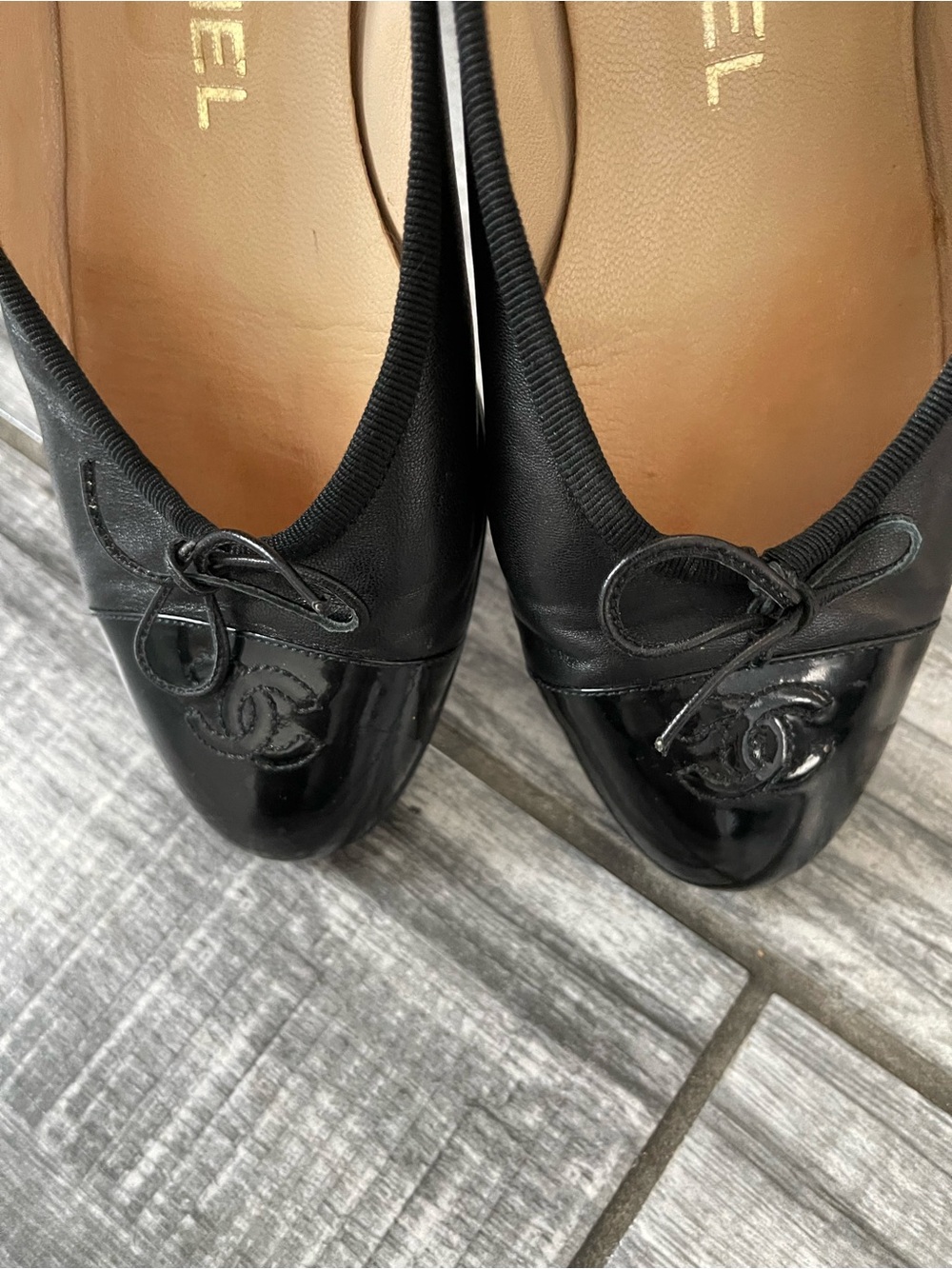 CHANEL Black Leather Cap-Toe CC Logo Ballet Flats - Picture 7 of 13